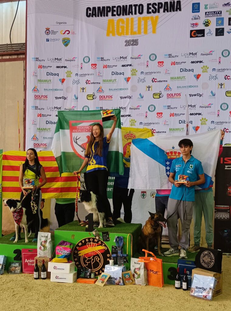 Isabel Romera González se proclama campeona de España en la categoría juvenil 60 junto a su perro Goku en el XI Campeonato Nacional