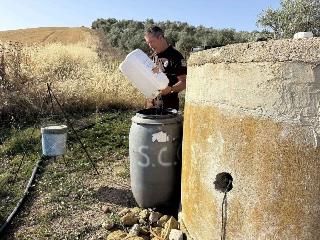 Los cazadores andaluces federados destinan más de 20 millones de litros de agua y casi 3.000 toneladas de alimento a la conservación de la fauna cada verano
