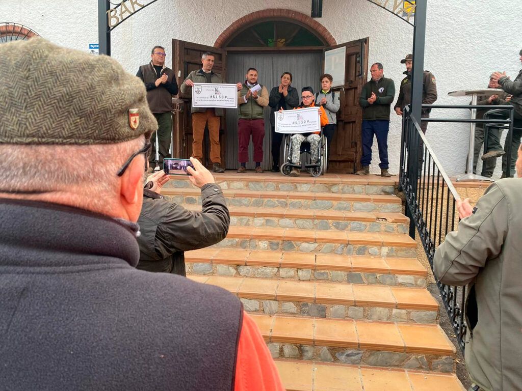 Los cazadores de Almería celebran el inicio del tratamiento para Juanjo Miranda, el joven con Ataxia de Friedreich al que ayudaron con diferentes iniciativas